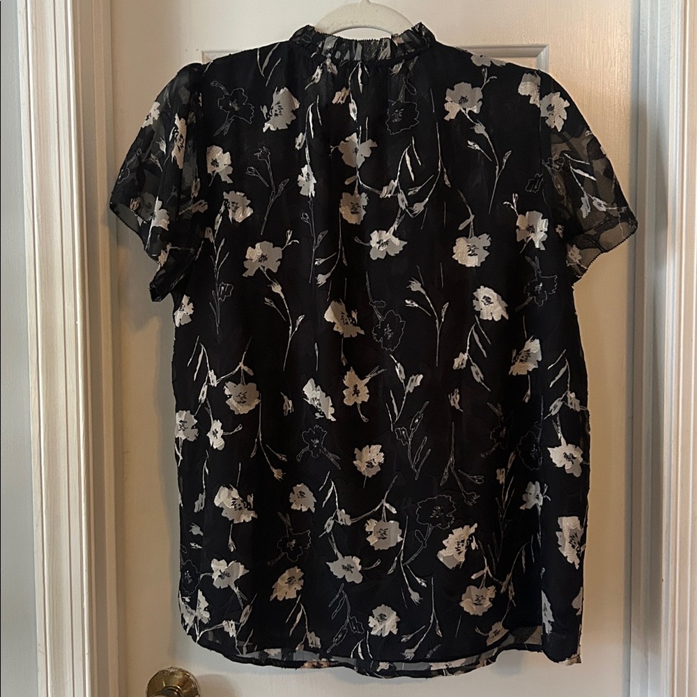 Monday Fun Stitchfix Hazel split neck floral Flut… - image 6